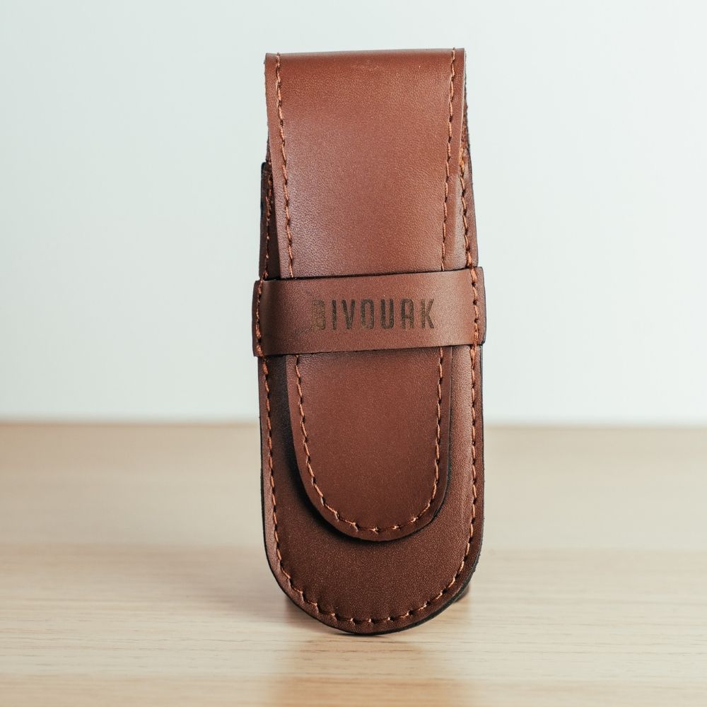 Etuis en cuir marron fabriqué en France pour rasoir de sureté Bivouak